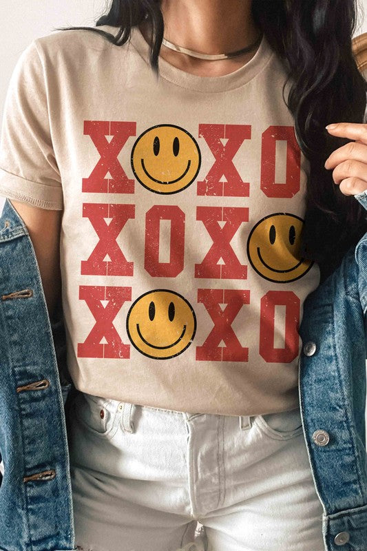 Plus Size - XOXO Happy Face Graphic T-Shirt - Minihomy