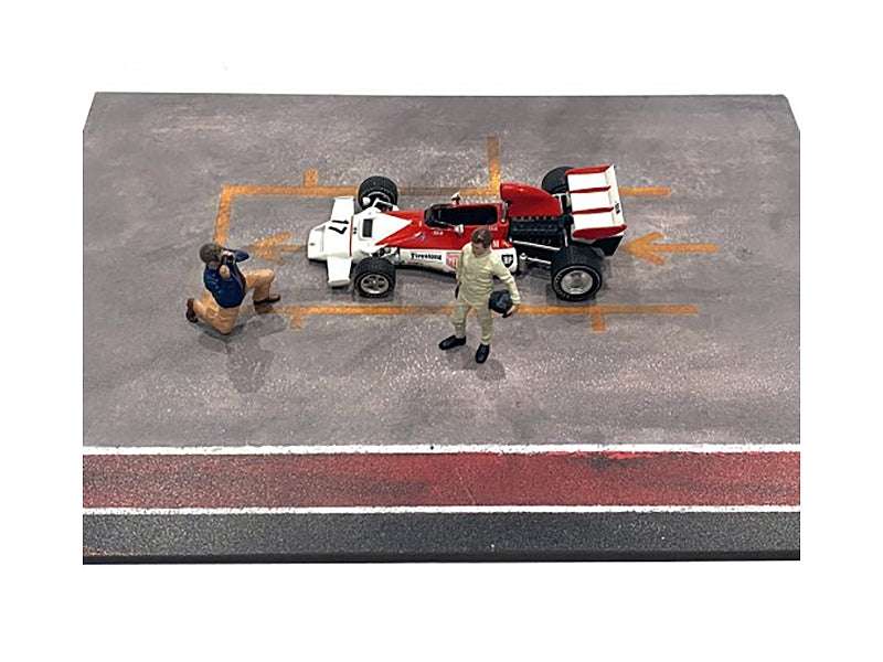 "Race Day" Two Diecast Figures Set 1 for 1/43 Scale Models by American Diorama - Minihomy