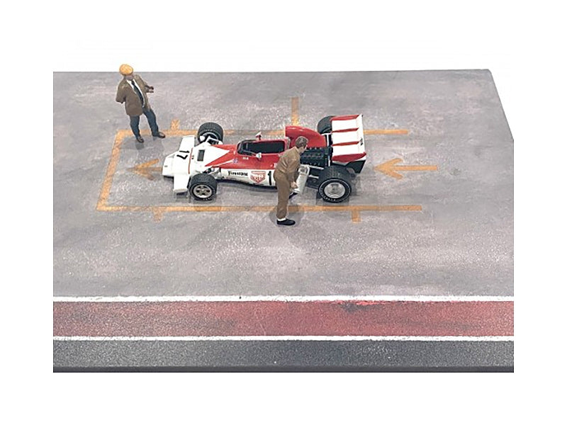 "Race Day" Two Diecast Figures Set 4 for 1/43 Scale Models by American Diorama - Minihomy