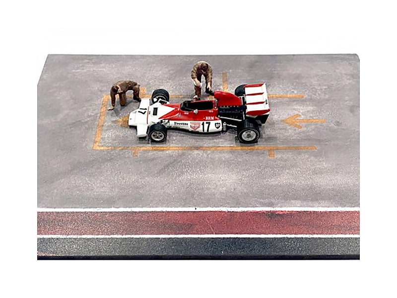 "Race Day" Two Diecast Figures Set 5 for 1/43 Scale Models by American Diorama - Minihomy
