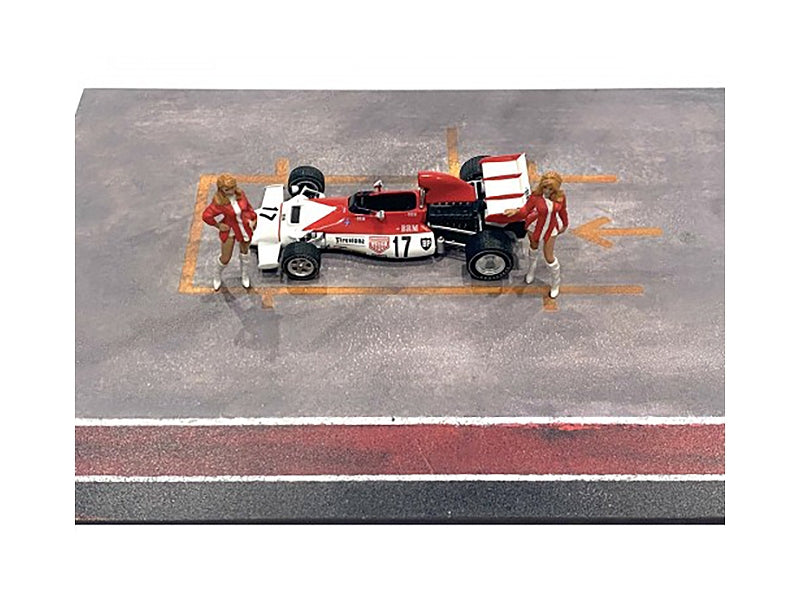 "Race Day" Two Diecast Figures Set 6 for 1/43 Scale Models by American Diorama - Minihomy